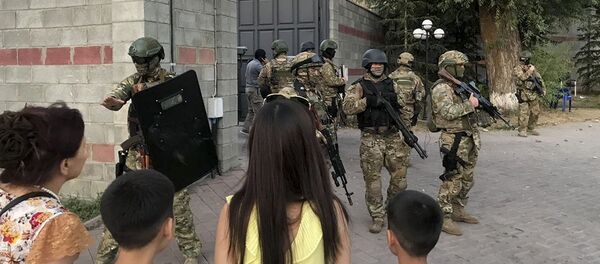 Спецназ возле резиденции экс-президента Алмазбека Атамбаева - Sputnik Беларусь