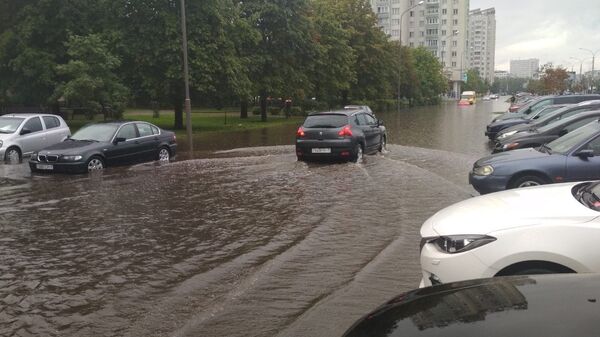 Сильный ливень подтопил несколько улиц в Минске - Sputnik Беларусь
