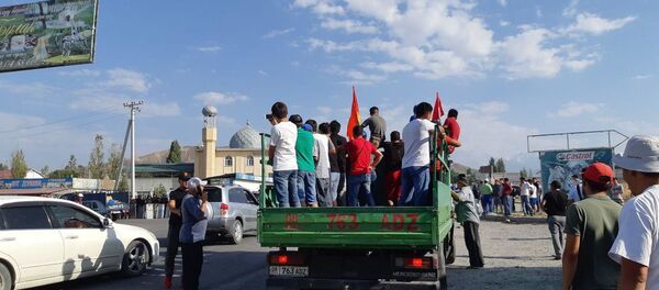 Что происходит по дороге к селу Кой-Таш в Кыргызстане Что происходит по дороге к селу Кой-Таш в Кыргызстане - Sputnik Беларусь