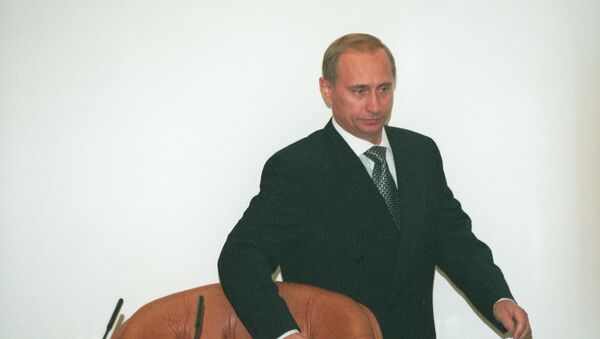 Исполняющий обязанности Председателя Правительства РФ Владимир Владимирович Путин в Доме Правительства РФ 9 августа 1999 года - Sputnik Беларусь