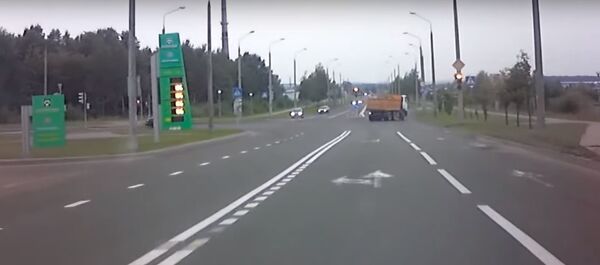 Момент наезда на пешехода в Гродно попал на запись регистратора  - Sputnik Беларусь