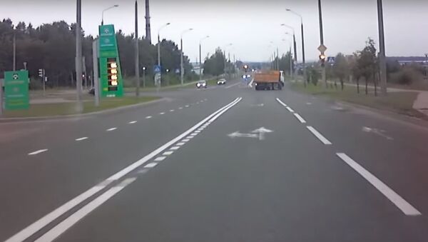 Момент наезда на пешехода в Гродно попал на запись регистратора  - Sputnik Беларусь