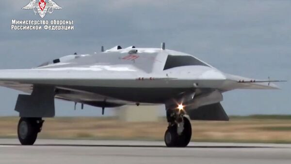 Первый полет новейшего беспилотника Охотник - Sputnik Беларусь
