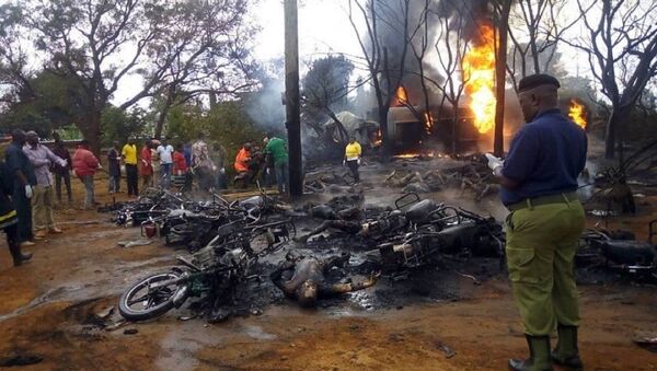 Бензовоз загорелся в Танзании – погибли 60 человек  - Sputnik Беларусь
