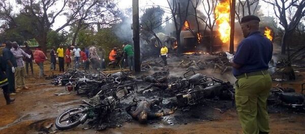 Бензовоз загорелся в Танзании – погибли 60 человек  - Sputnik Беларусь