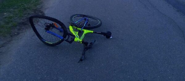 Водитель сбил подростка-велосипедиста и скрылся - Sputnik Беларусь