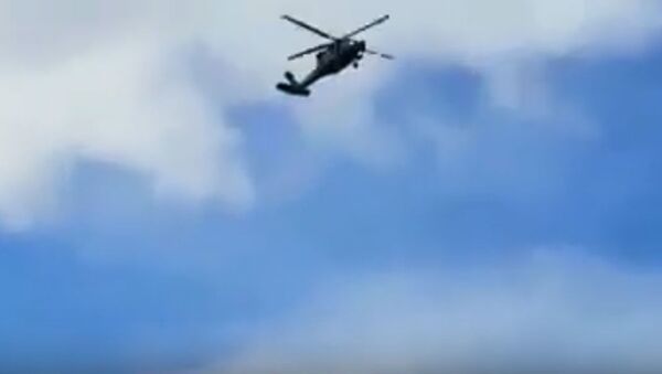 Двое военных сорвались с вертолета на авиашоу в Колумбии  - Sputnik Беларусь