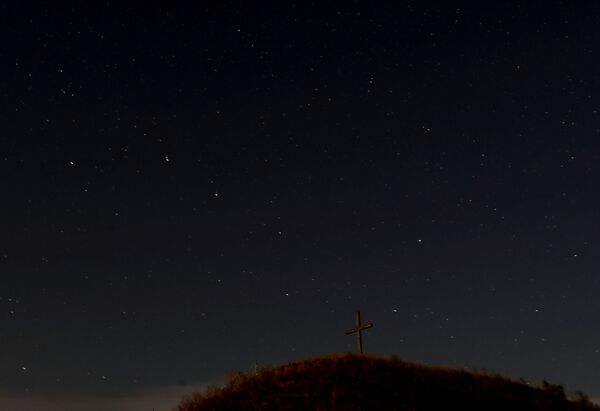Созвездие Большой Медведицы в небе над древним курганом Либерг - Sputnik Беларусь