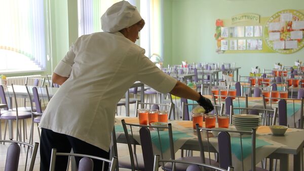 В преддверии нового учебного года: пищеблоки готовят к приему школьников - Sputnik Беларусь