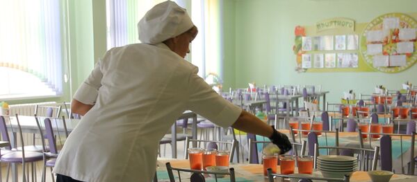 В преддверии нового учебного года: пищеблоки готовят к приему школьников - Sputnik Беларусь