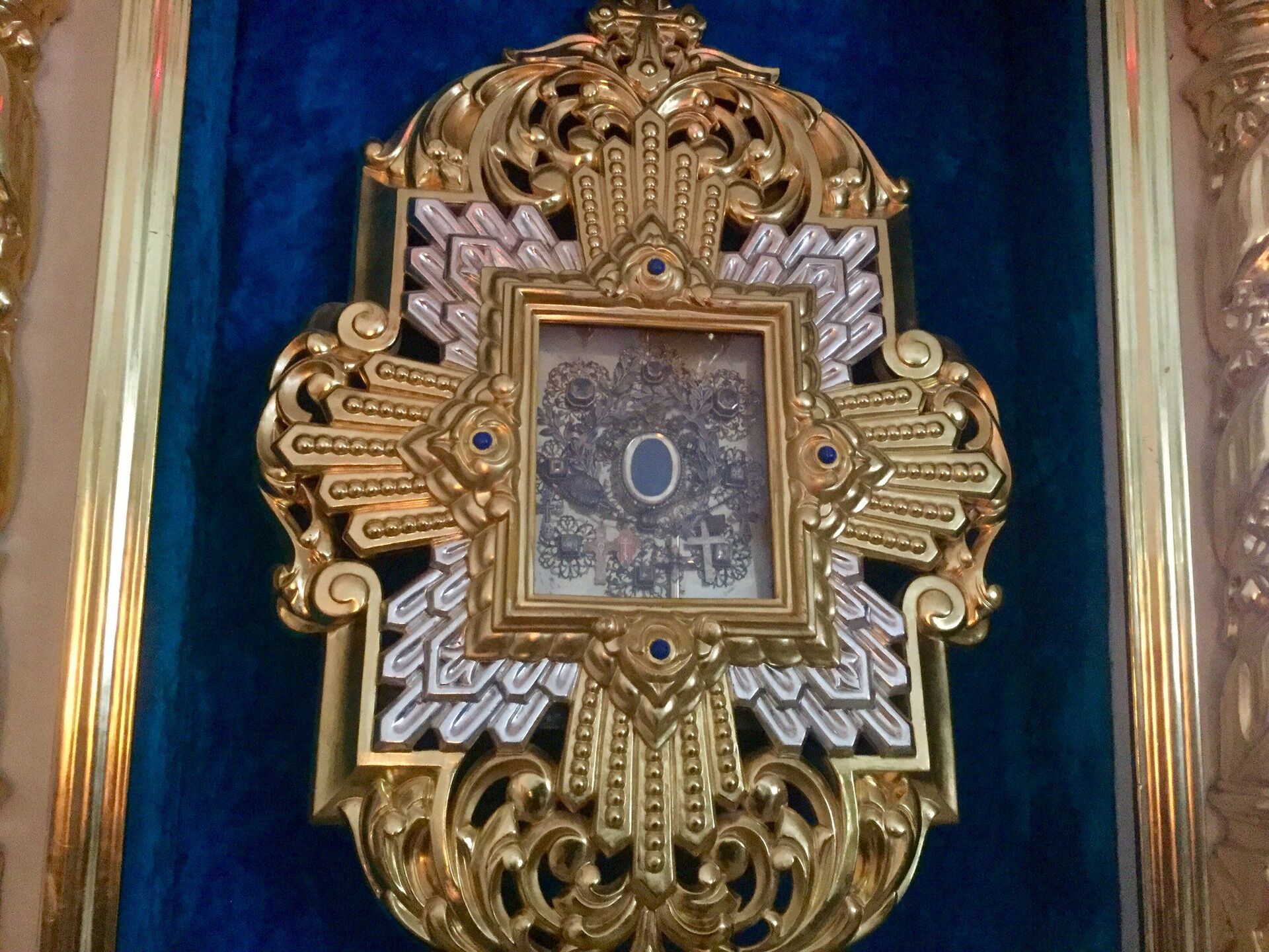 Чудотворная икона Жировичской Божией Матери является самой маленькой нерукотворной иконой в мире - Sputnik Беларусь, 1920, 30.01.2023