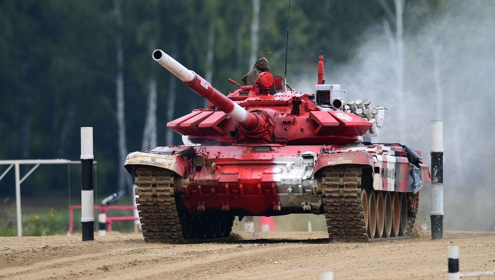 Танковый биатлон финал. Танковый биатлон красный т-72 б3. Танковый биатлон 2019 танки. Танковый биатлон Белоруссия. Танковый биатлон прыжки.