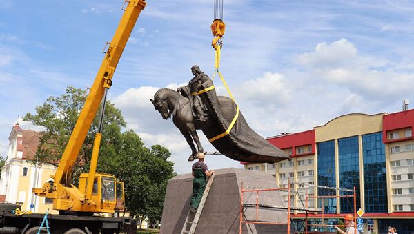 Памятник великому князю Гедимину установили в Лиде - Sputnik Беларусь