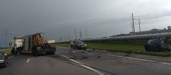 Легковушка столкнулась с МАЗом в Гомельском районе  - Sputnik Беларусь