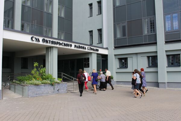 Впервые извинилась: обвиняемой по делу о громком ДТП в Гродно дали слово Впервые извинилась: обвиняемой по делу о громком ДТП в Гродно дали слово - Sputnik Беларусь