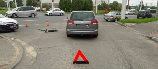 Автомобиль сбил девушку в Минске - Sputnik Беларусь