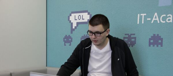 В сентябре Максим Гвоздь из Минска отметит восемнадцатилетие В сентябре Максим Гвоздь из Минска отметит восемнадцатилетие - Sputnik Беларусь