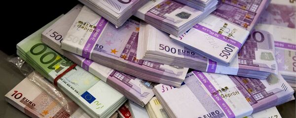 Купюры еўра ў пачках Купюры еўра ў пачках - Sputnik Беларусь