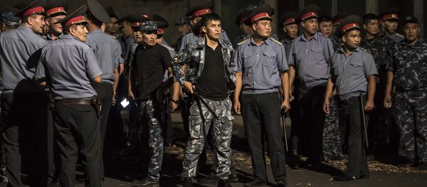 Сотрудники милиции Кыргызстана - Sputnik Беларусь