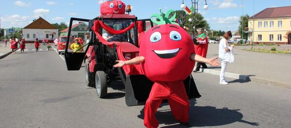 Впервые в Беларуси прошла битва помидоров Впервые в Беларуси прошла битва помидоров - Sputnik Беларусь