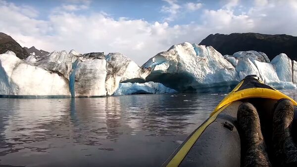 Туристы едва не погибли на Аляске при разрушении ледника  - Sputnik Беларусь