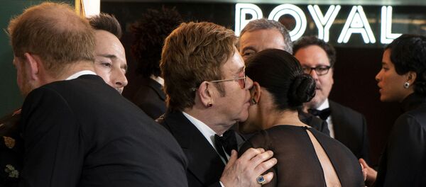 Принц Гарри, канадский продюсер Дэвид Ферниш, Элтон Джон и Меган Маркл - Sputnik Беларусь