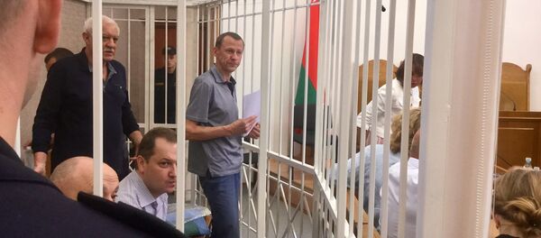 Обвиняемый Сергей Шакутин перед началом судебного заседания - Sputnik Беларусь