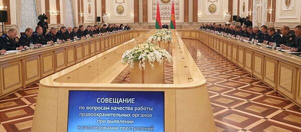 Лукашэнка нагадаў праваахоўнікам аб іх першараднай задачы Лукашэнка нагадаў праваахоўнікам аб іх першараднай задачы - Sputnik Беларусь