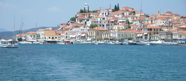 Греческий остров Порос, архивное фото Греческий остров Порос, архивное фото - Sputnik Беларусь