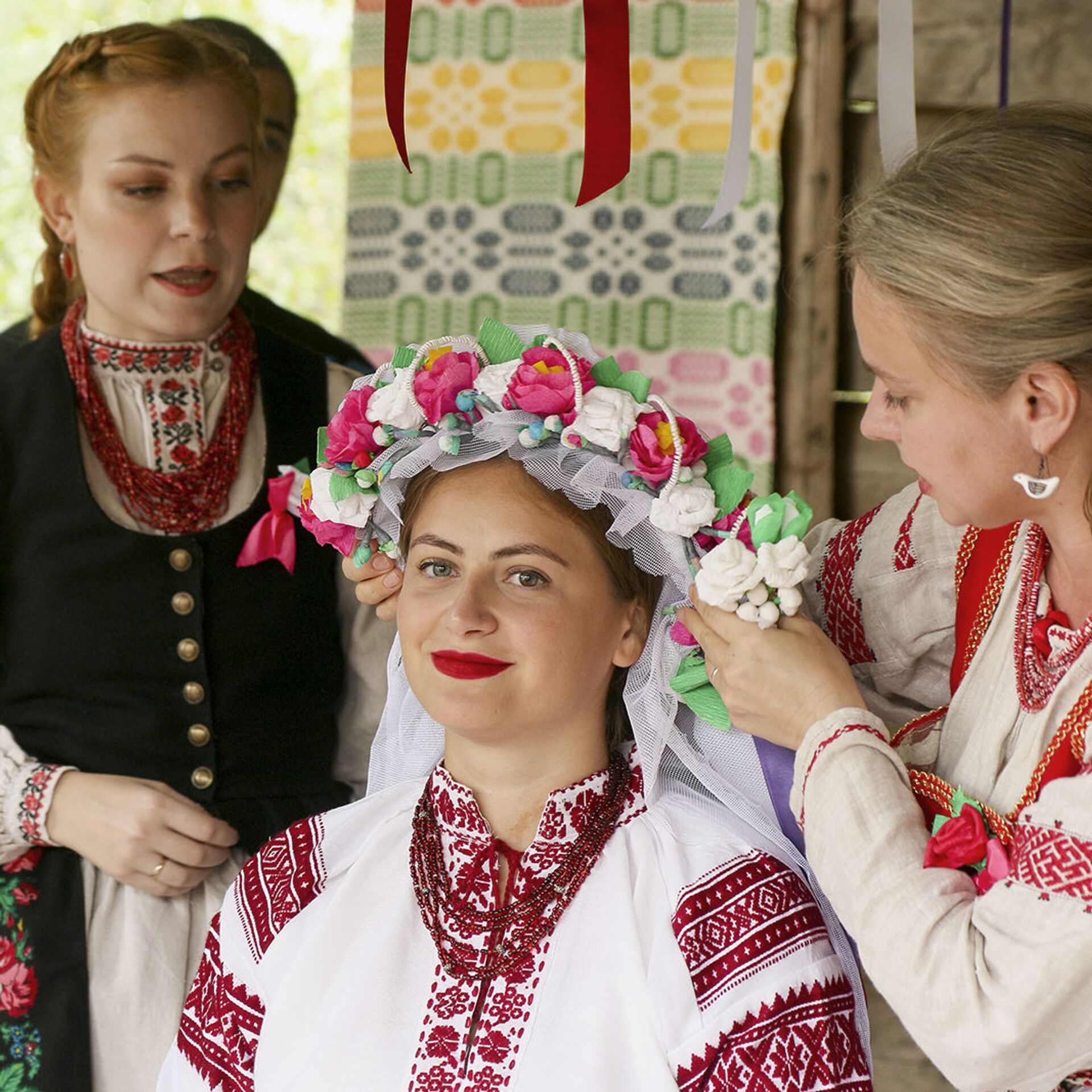 1 национальный белорусский. Белорусские традиции. Традиционная белорусская свадьба. Белорусские обряды. Свадебные обряды в Белоруссии.