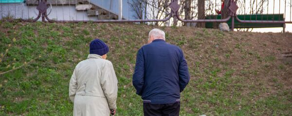 Пенсионеры в парке - Sputnik Беларусь