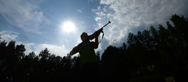 Спортсмен на тренировке по биатлону, архивное фото - Sputnik Беларусь