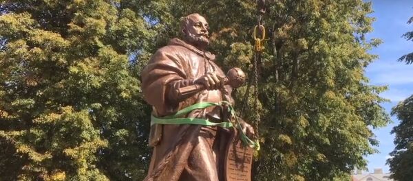 Помнік Льву Сапегу ўсталявалі ў цэнтры Слоніма – відэа - Sputnik Беларусь