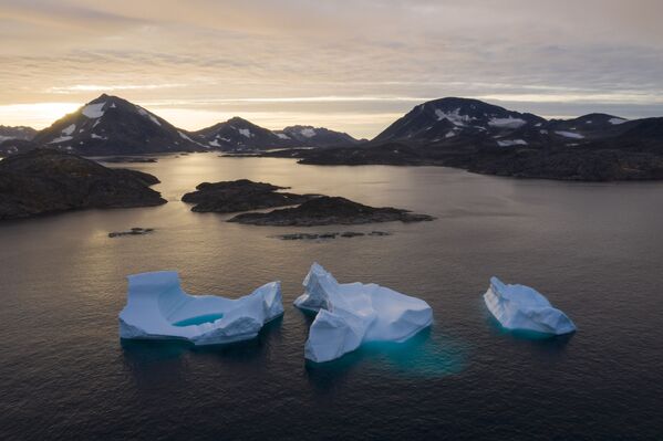 Гренландия — самый большой остров в мире с величественными пейзажами, великолепной дикой природой, экстремальными видами спорта и туризмом. - Sputnik Беларусь