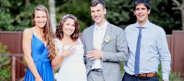 Дарья Домрачева на свадьбе Надежды Скардино Дарья Домрачева на свадьбе Надежды Скардино - Sputnik Беларусь