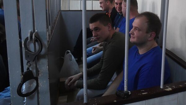 Задержанные украинские моряки на заседании Лефортовского суда города Москвы - Sputnik Беларусь