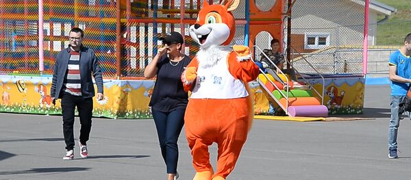 Бассейн, тир и фудкорт: смотрите, как развлечься на биатлоне - Sputnik Беларусь