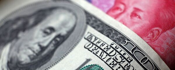 Американский доллар и китайский юань Американский доллар и китайский юань - Sputnik Беларусь