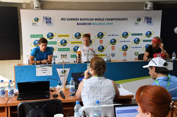 Белорусы не смогли завоевать медали в гонке преследования в Раубичах - Sputnik Беларусь