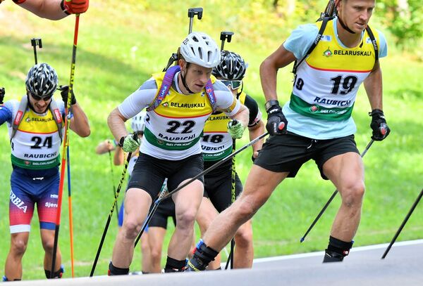 Белорусы не смогли завоевать медали в гонке преследования в Раубичах - Sputnik Беларусь