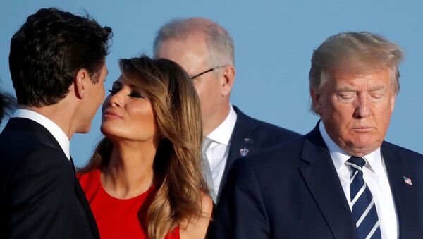 Супруга Дональда Трампа Меланья и премьер-министр Канады Джастин Трюдо поцеловали друг друга два раза в щеку - Sputnik Беларусь