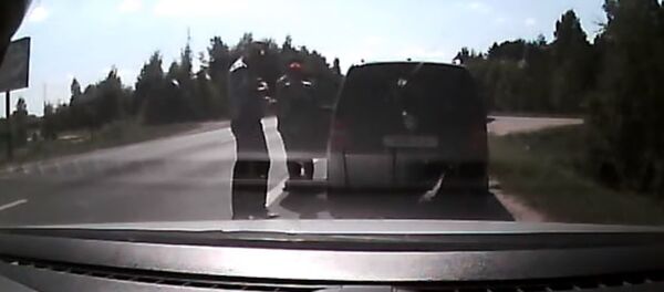 Спящую за рулем женщину остановили под Пинском сотрудники ГАИ - Sputnik Беларусь