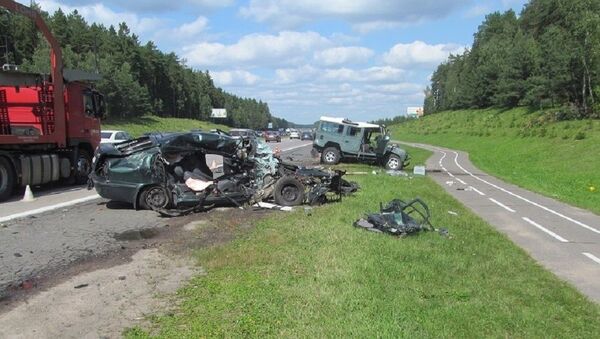 Последствия столкновения автомобилей на трассе М3 под Боролвянами - Sputnik Беларусь