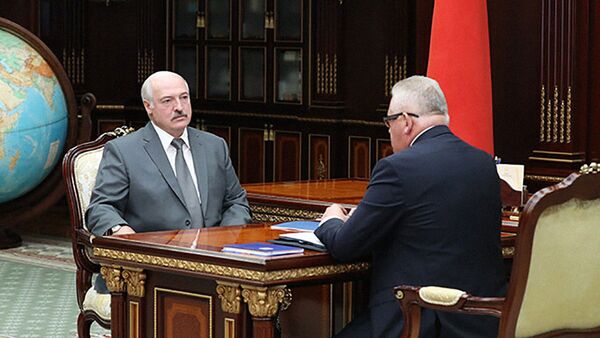 Президент Беларуси Александр Лукашенко и министр образования Игорь Карпенко - Sputnik Беларусь