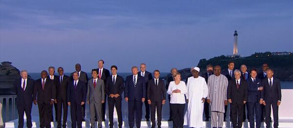 Поцелуи и политика: Трамп дал почву для ревности супруге Мелании - Sputnik Беларусь