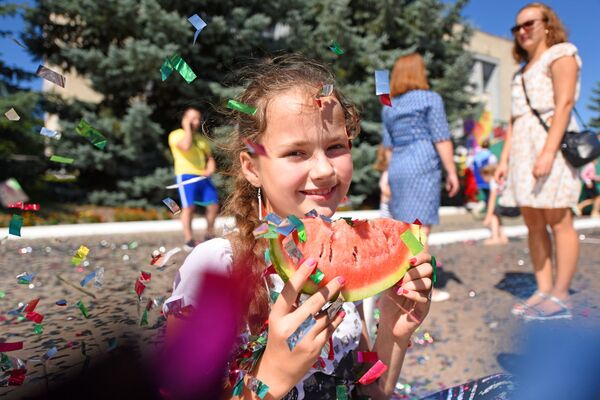 Первый в Беларуси фестиваль арбуза прошел в Лоеве - Sputnik Беларусь