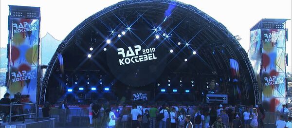 Фестиваль Rap Koktebel проходит на берегу Черного моря – видео - Sputnik Беларусь
