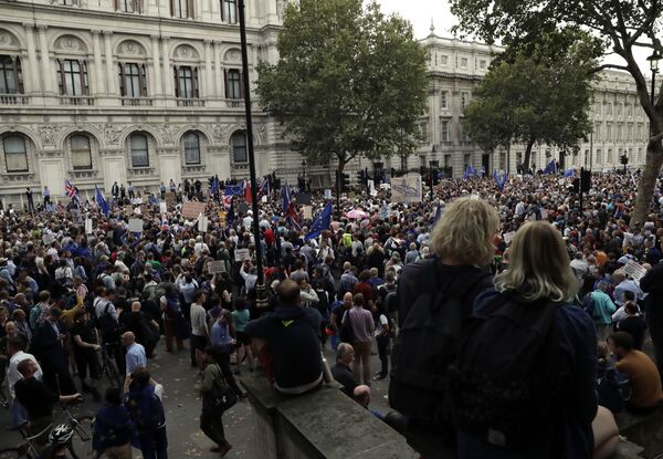 Навязанные каникулы: Джонсон съездил к королеве, и вот что из этого вышло - Sputnik Беларусь