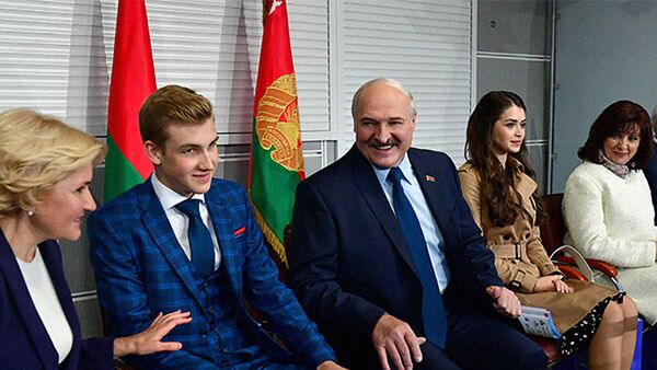 У Александра Лукашенко большая семья: трое сыновей и семеро внуков.