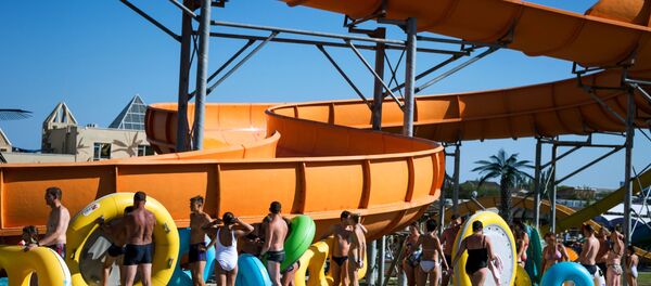 Отдыхающие в аквапарке  - Sputnik Беларусь